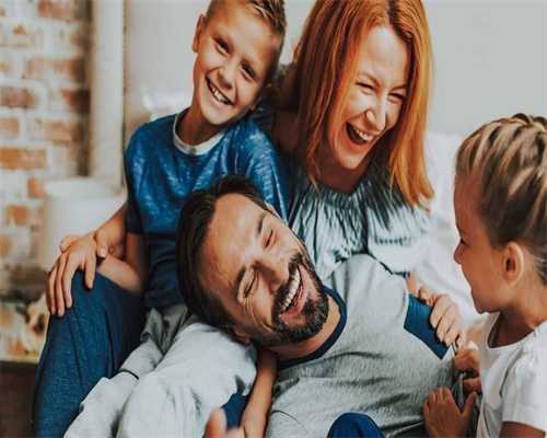 女性怀孕后需要去医院做孕早期检查，而其中对体内的hcg分泌水...