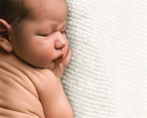 要想增加怀上双胞胎的几率，患者在试管移植时，可一次性植入两个...